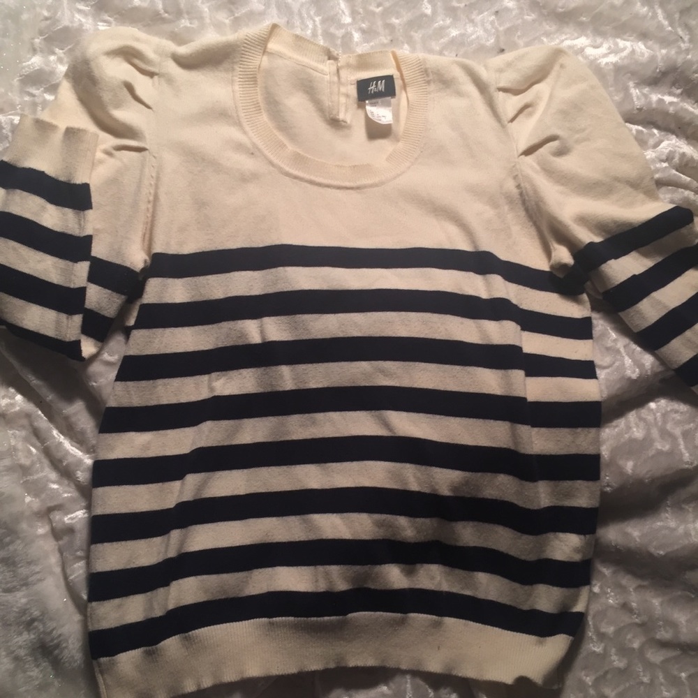 🌀H&M Cream and Blue Princess Sleeve Sweater🌀